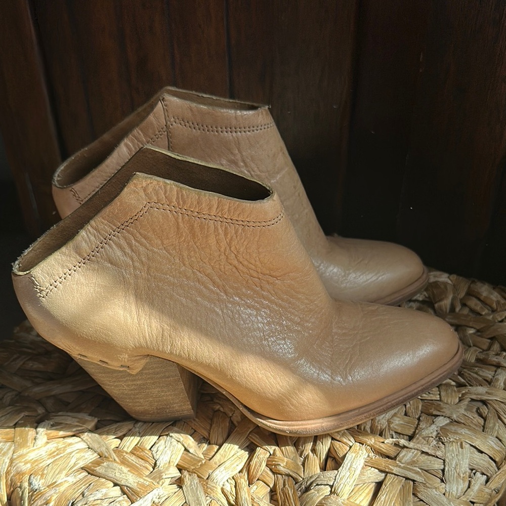 Dolce Vita Tan Leather Ankle Boots